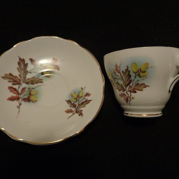 ACORNS & LEAFS ENGLISH BONE CHINA CUP & SAUCER - Picture 5 of 6